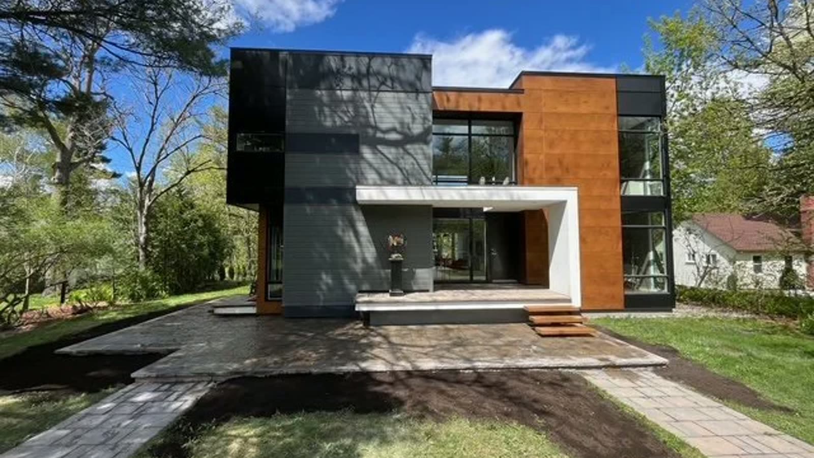 Modern Ottawa home with a full interlock walkway and entrance by Absolute Interlock